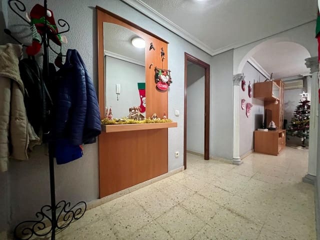 3 sovrum Lägenhet till salu i Miralbaida, Córdoba stad - 148 900 € (Ref: 9499758)