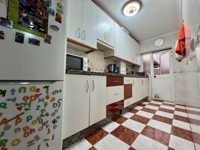 3 sovrum Lägenhet till salu i Miralbaida, Córdoba stad - 148 900 € (Ref: 9499758)