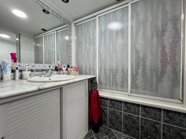 3 sovrum Lägenhet till salu i Miralbaida, Córdoba stad - 148 900 € (Ref: 9499758)