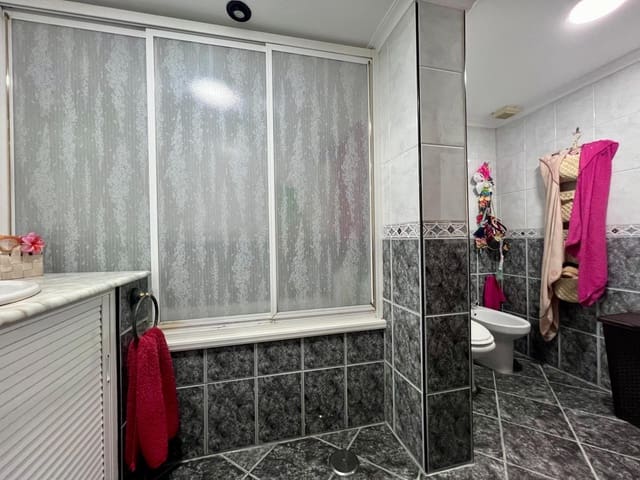 3 sovrum Lägenhet till salu i Miralbaida, Córdoba stad - 148 900 € (Ref: 9499758)