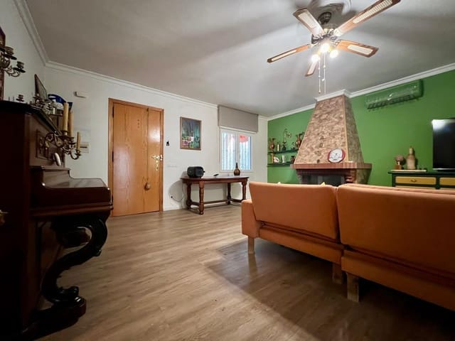 3 soveværelse Villa til salg i Villarrubia, Córdoba by med garage - € 224.000 (Ref: 9502450)