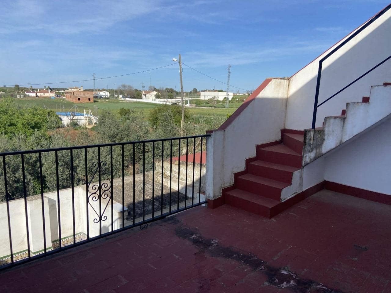 5 bedroom Finca/Country House for sale in La Carlota - € 67,000 (Ref: 9502680)