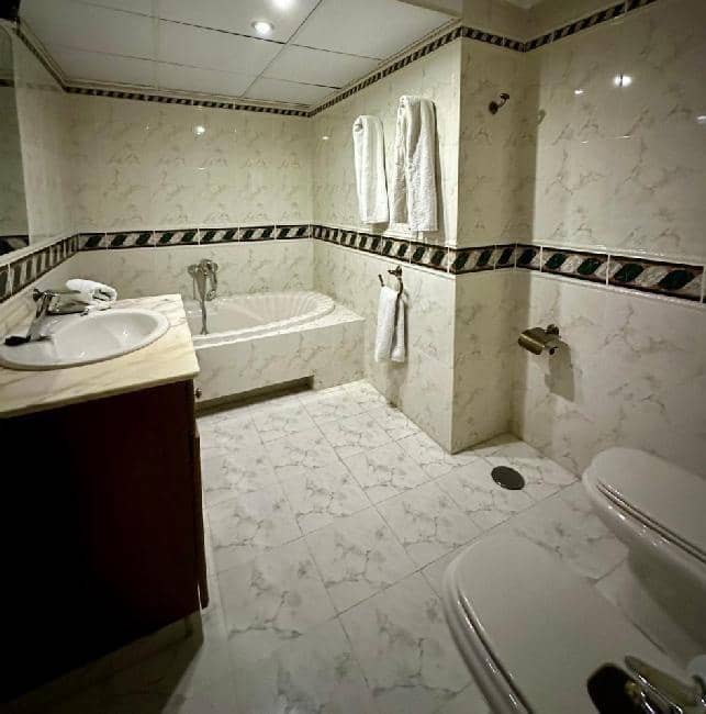 8 soveværelse Villa til salg i Cordoba by med swimmingpool garage - € 780.000 (Ref: 9513486)