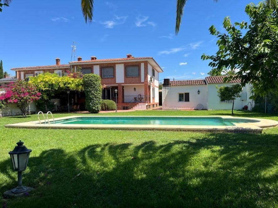 8 soveværelse Villa til salg i Cordoba by med swimmingpool garage - € 780.000 (Ref: 9513486)