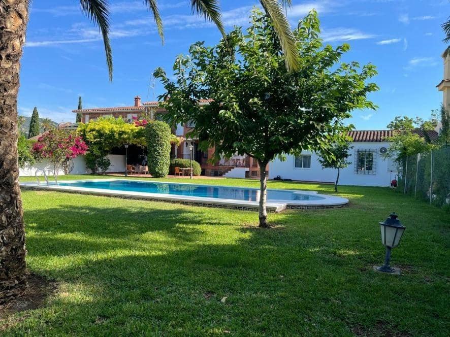 8 soveværelse Villa til salg i Cordoba by med swimmingpool garage - € 780.000 (Ref: 9513486)