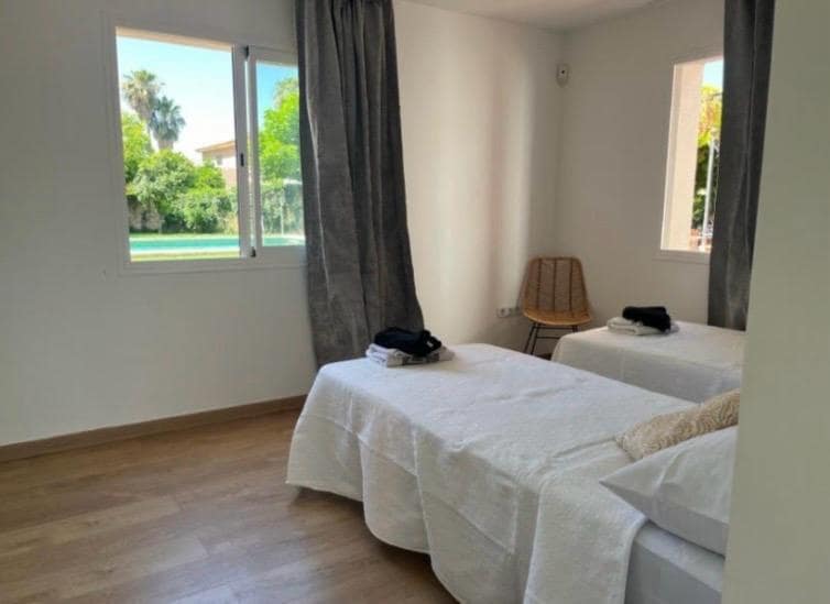 8 soveværelse Villa til salg i Cordoba by med swimmingpool garage - € 780.000 (Ref: 9513486)