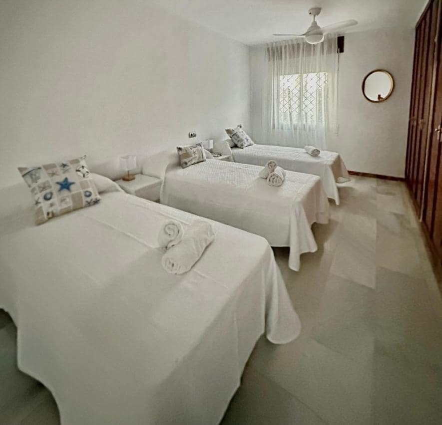 8 soveværelse Villa til salg i Cordoba by med swimmingpool garage - € 780.000 (Ref: 9513486)