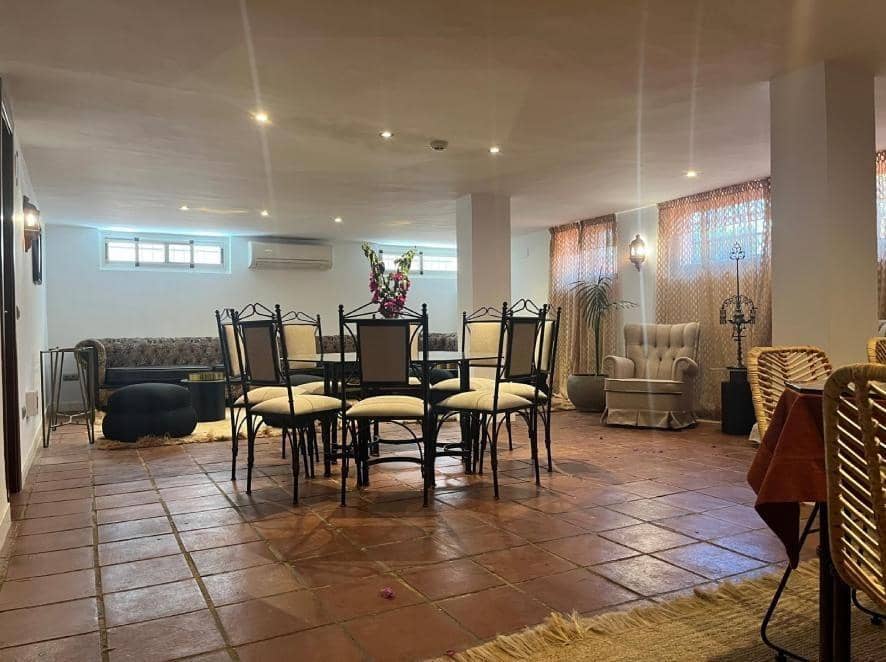 8 soveværelse Villa til salg i Cordoba by med swimmingpool garage - € 780.000 (Ref: 9513486)