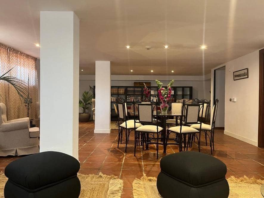 8 soveværelse Villa til salg i Cordoba by med swimmingpool garage - € 780.000 (Ref: 9513486)