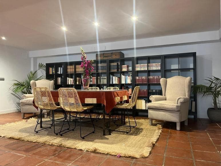 8 soveværelse Villa til salg i Cordoba by med swimmingpool garage - € 780.000 (Ref: 9513486)