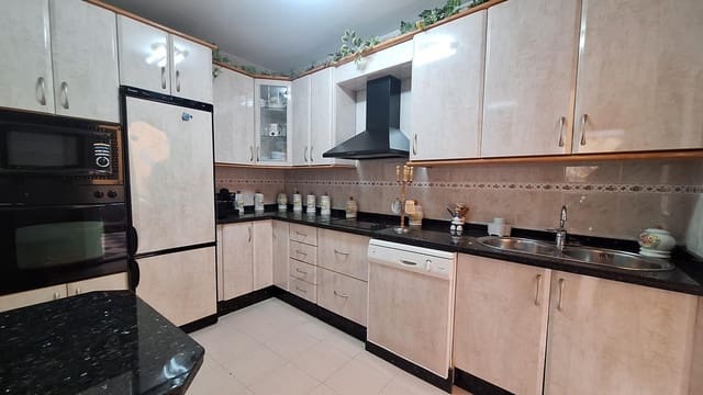 2 soveværelse Byhus til salg i Almodóvar del Río med garage - € 132.000 (Ref: 9519021)