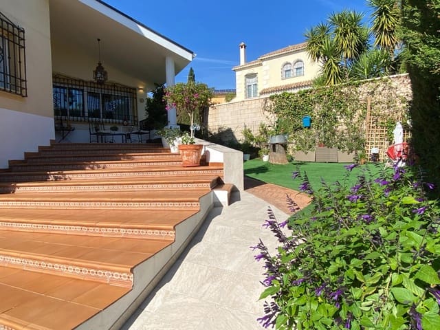 Chalet de 5 habitaciones en El Patriarca, Córdoba ciudad en venta con piscina garaje - 690.000 € (Ref: 9521359)