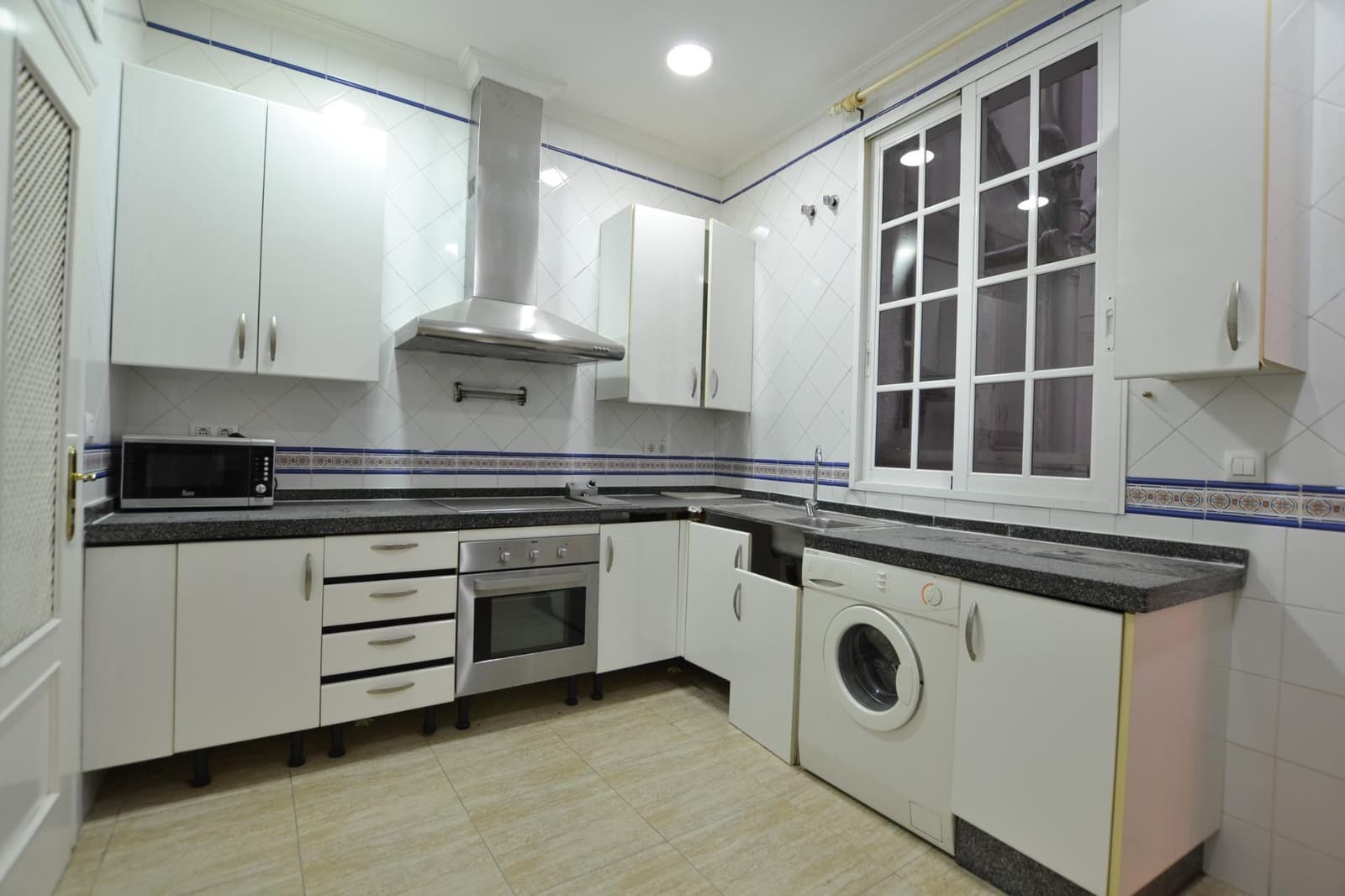 4 bedroom Flat for sale in Cordoba city - € 339,900 (Ref: 9527781)
