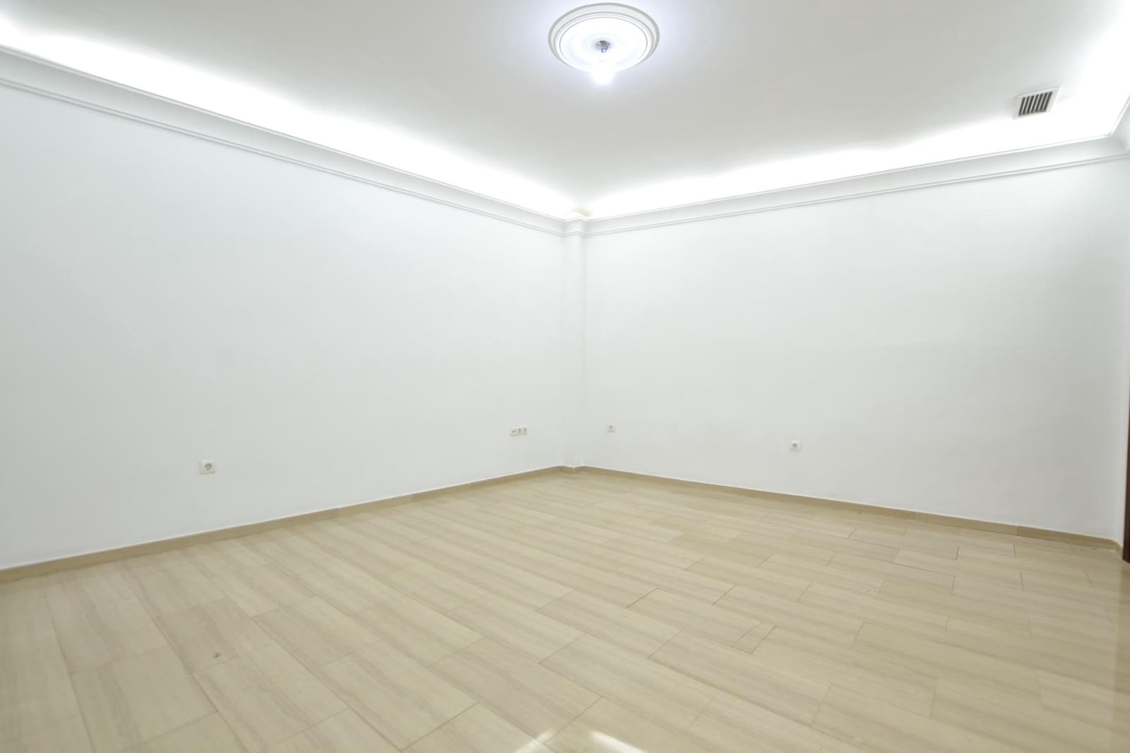 4 bedroom Flat for sale in Cordoba city - € 339,900 (Ref: 9527781)