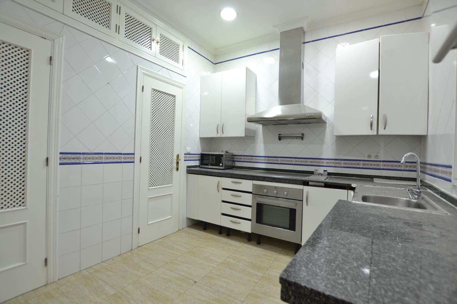 4 bedroom Flat for sale in Cordoba city - € 339,900 (Ref: 9527781)
