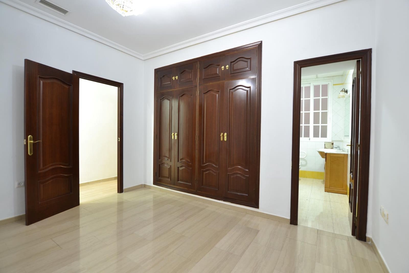 4 bedroom Flat for sale in Cordoba city - € 339,900 (Ref: 9527781)