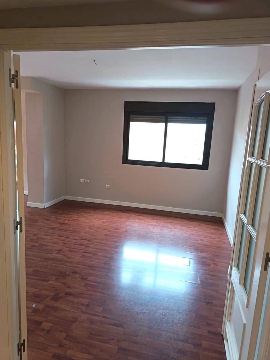 3 bedroom Penthouse for sale in Cordoba city with pool garage - € 400,000 (Ref: 9536805)