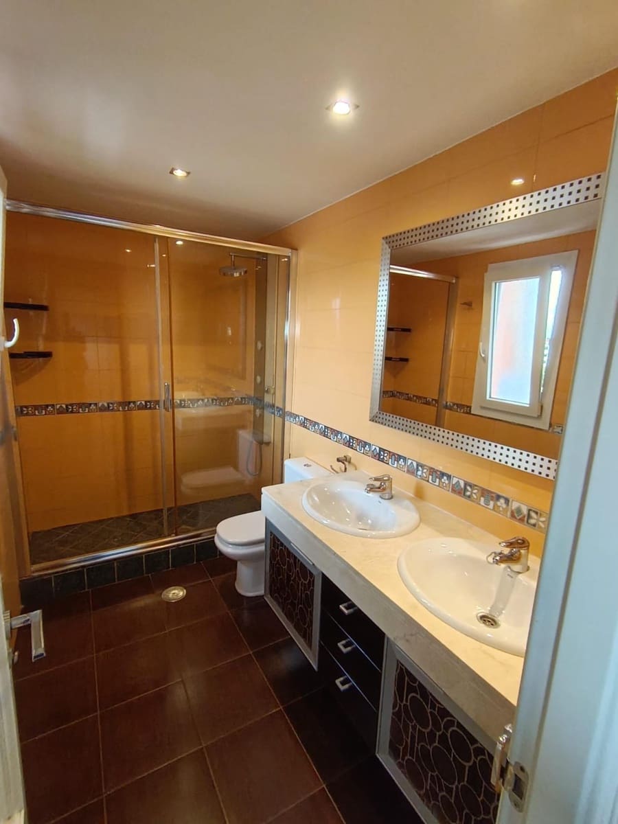 3 bedroom Penthouse for sale in Cordoba city with pool garage - € 400,000 (Ref: 9536805)