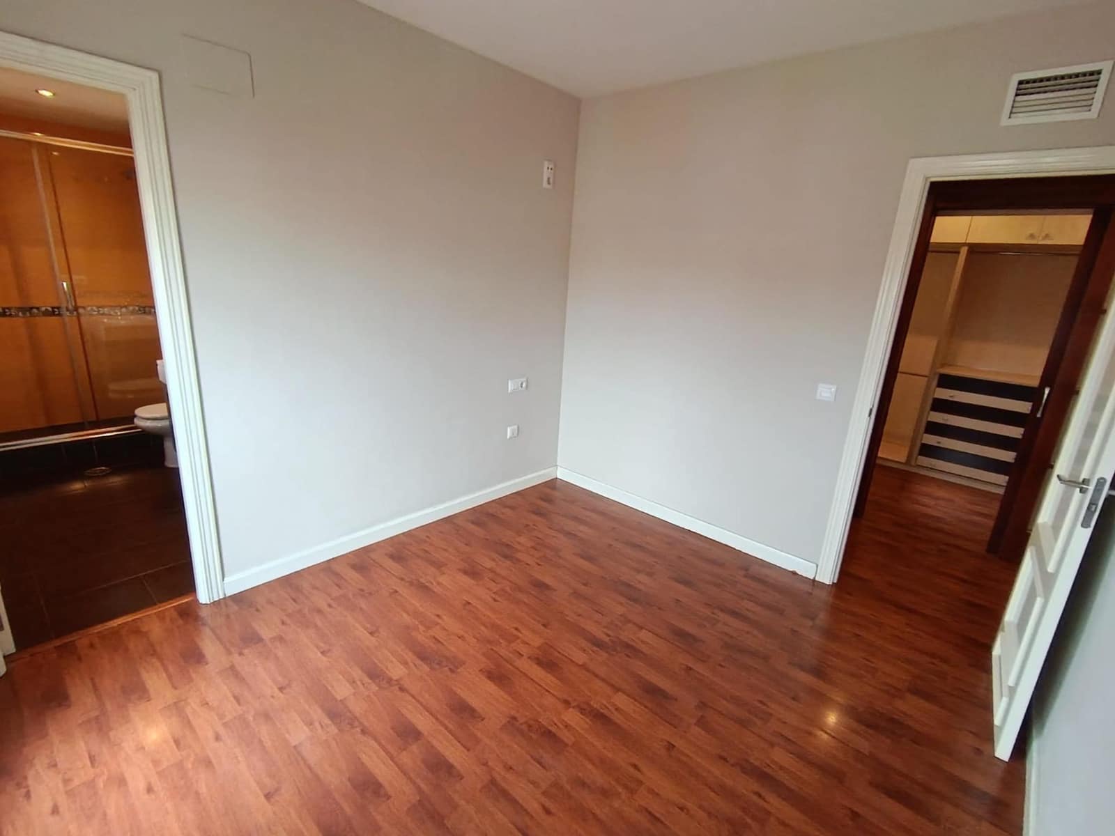 3 bedroom Penthouse for sale in Cordoba city with pool garage - € 400,000 (Ref: 9536805)