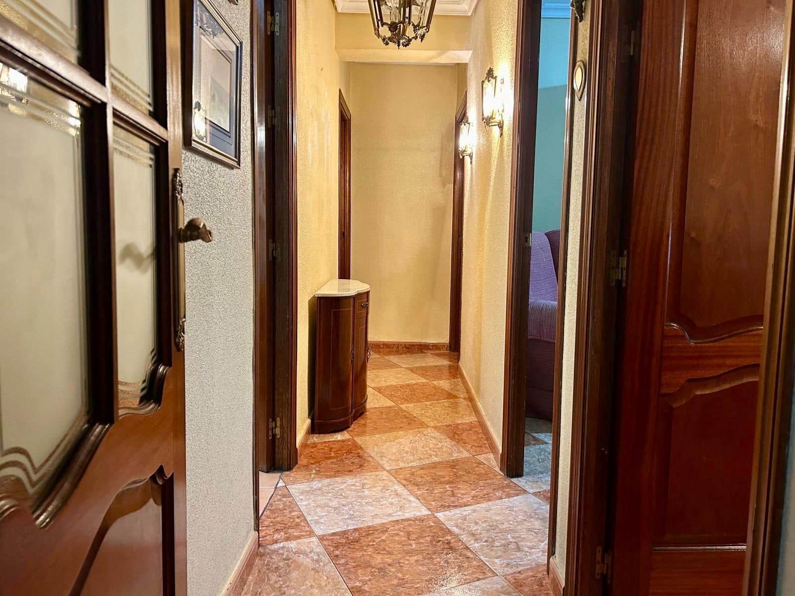 5 bedroom Flat for sale in Cordoba city - € 220,000 (Ref: 9541215)