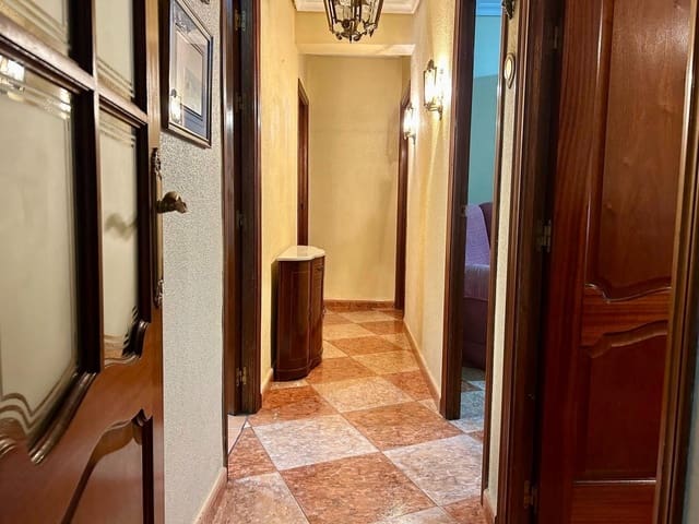 5 soveværelse Lejlighed til salg i Córdoba by - € 220.000 (Ref: 9541215)