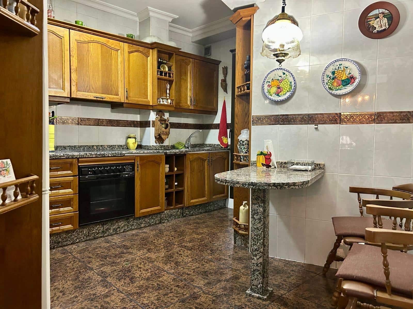 5 bedroom Flat for sale in Cordoba city - € 220,000 (Ref: 9541215)