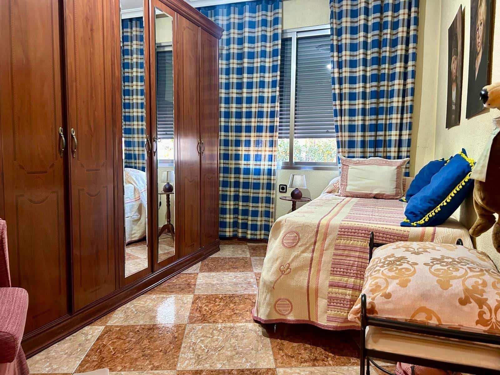 5 bedroom Flat for sale in Cordoba city - € 220,000 (Ref: 9541215)