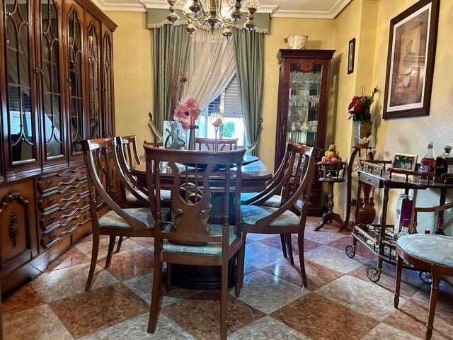 5 soveværelse Lejlighed til salg i Córdoba by - € 220.000 (Ref: 9541215)