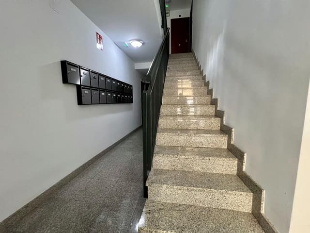 3 slaapkamer Flat te huur in Córdoba stad - € 700 (Ref: 9543742)