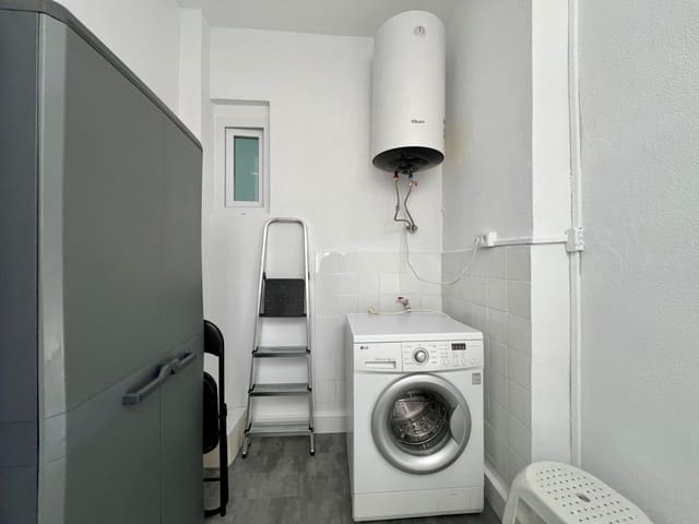 3 slaapkamer Flat te huur in Córdoba stad - € 700 (Ref: 9543742)