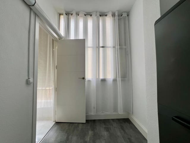 3 slaapkamer Flat te huur in Córdoba stad - € 700 (Ref: 9543742)