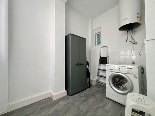 3 slaapkamer Flat te huur in Córdoba stad - € 700 (Ref: 9543742)