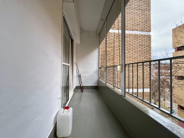 3 slaapkamer Flat te huur in Córdoba stad - € 700 (Ref: 9543742)