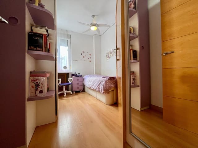 3 slaapkamer Flat te huur in Córdoba stad - € 790 (Ref: 9548332)