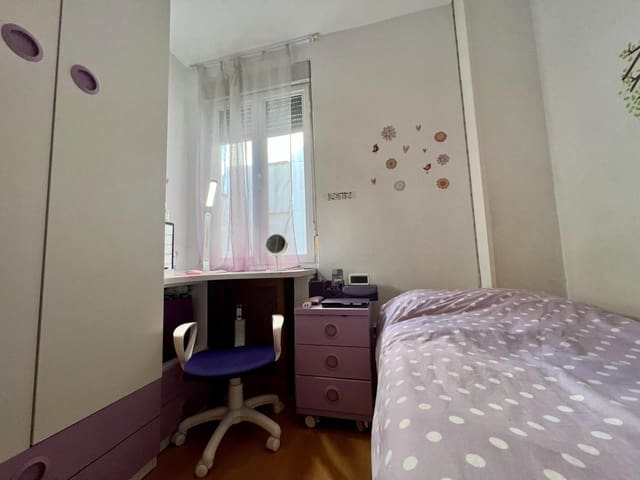 3 slaapkamer Flat te huur in Córdoba stad - € 790 (Ref: 9548332)