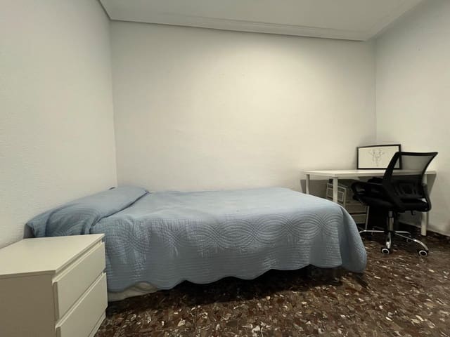 3 quarto Apartamento para venda em Ciudad Jardín, Córdova cidade - 143 000 € (Ref: 9551643)