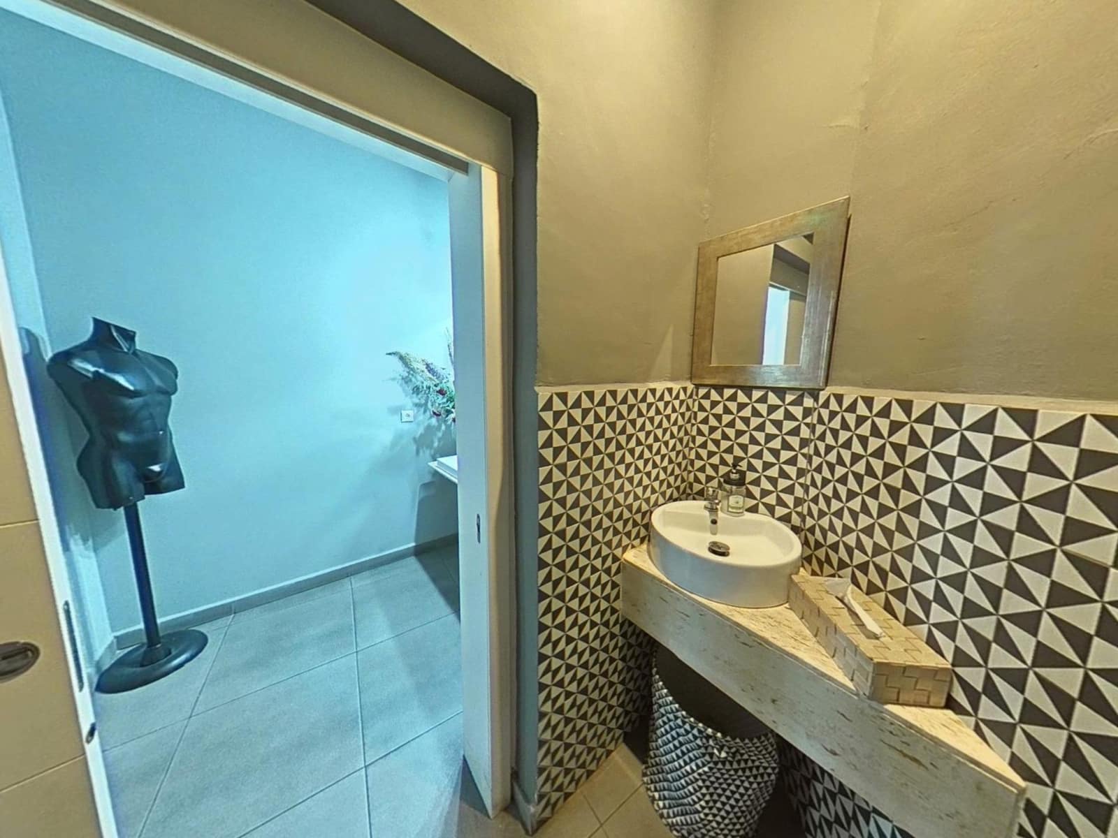 Bedrift til leie i Cordoba by - € 800 (Ref: 9568750)