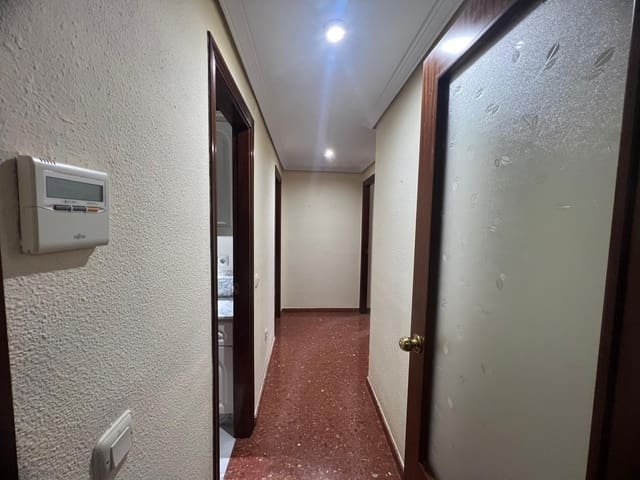 3 sovrum Lägenhet till salu i Parque Azahara, Córdoba stad - 160 000 € (Ref: 9571276)