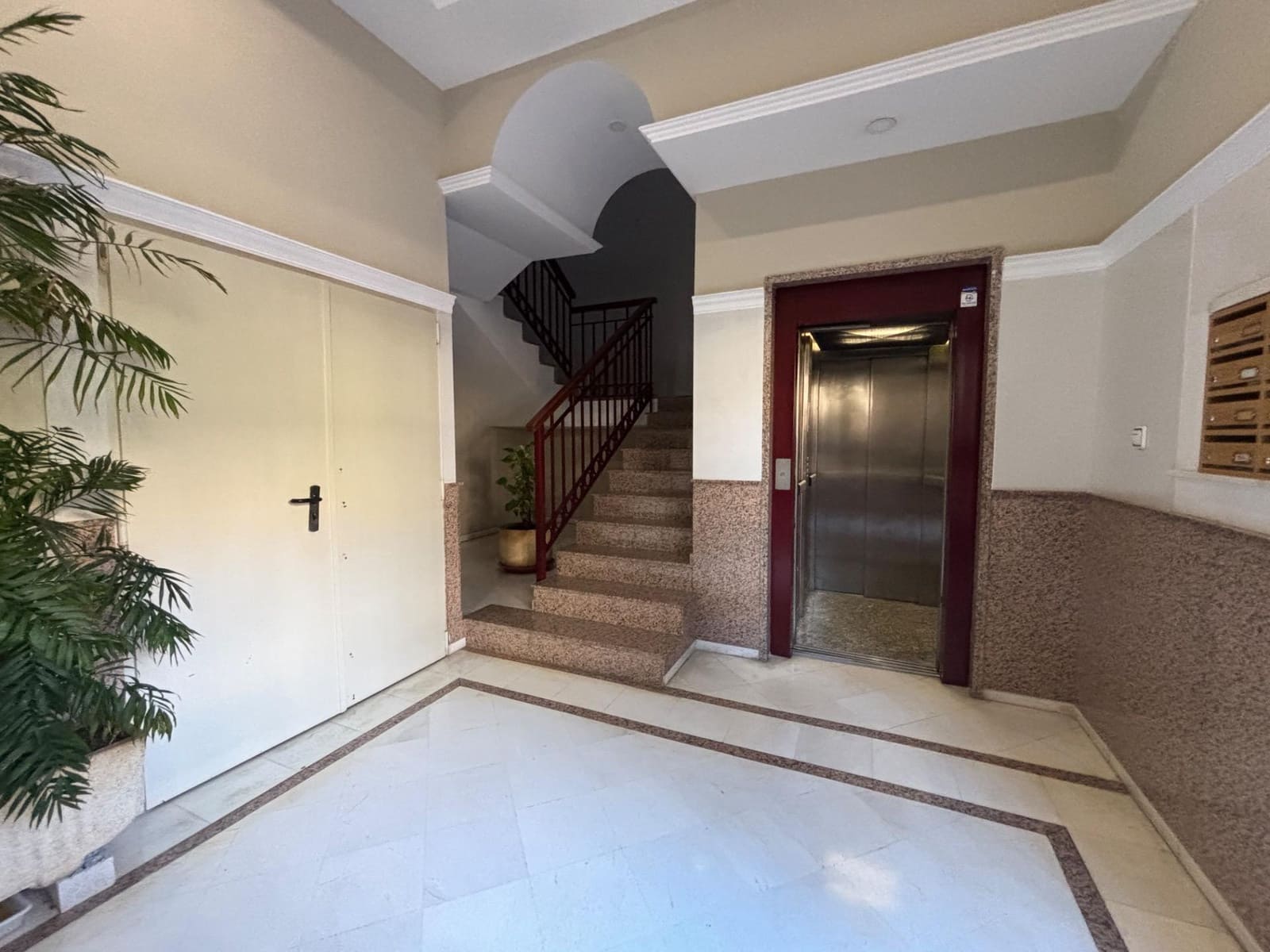 4 camera da letto Appartamento in vendita in Cordova citta con piscina garage - 419.000 € (Rif: 9576714)