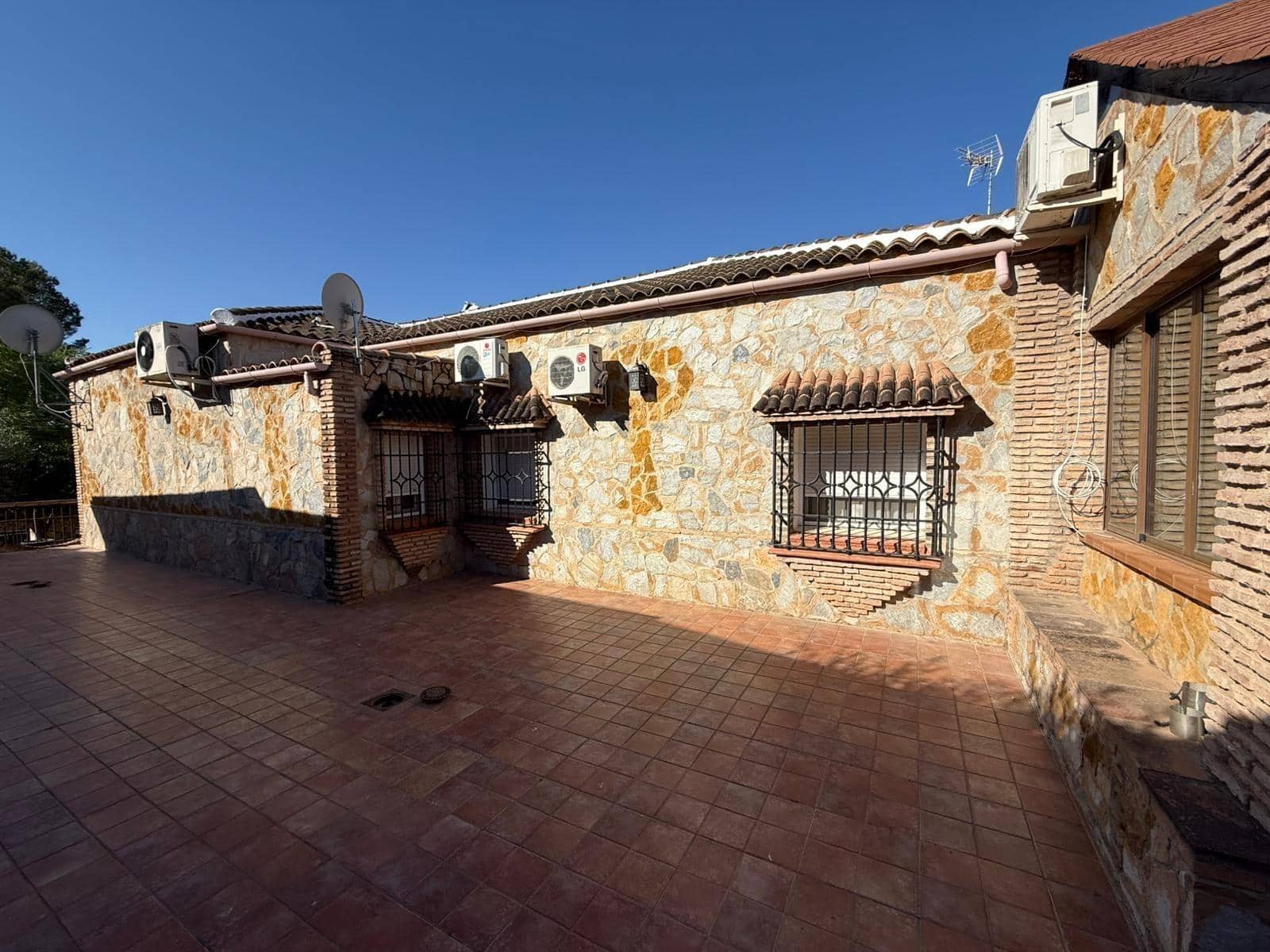 4 sypialnia Willa na sprzedaż w Ecija z basenem garażem - 255 000 € (Ref: 9596249)