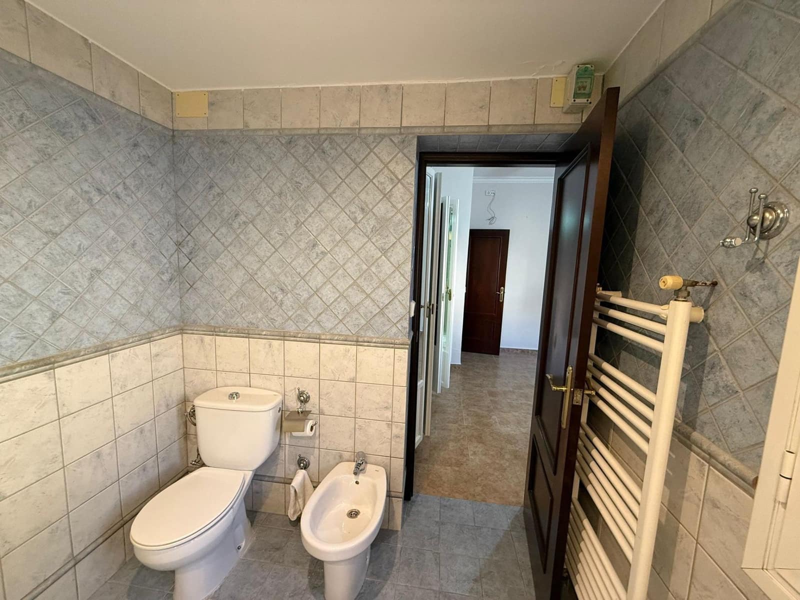 4 sypialnia Willa na sprzedaż w Ecija z basenem garażem - 255 000 € (Ref: 9596249)