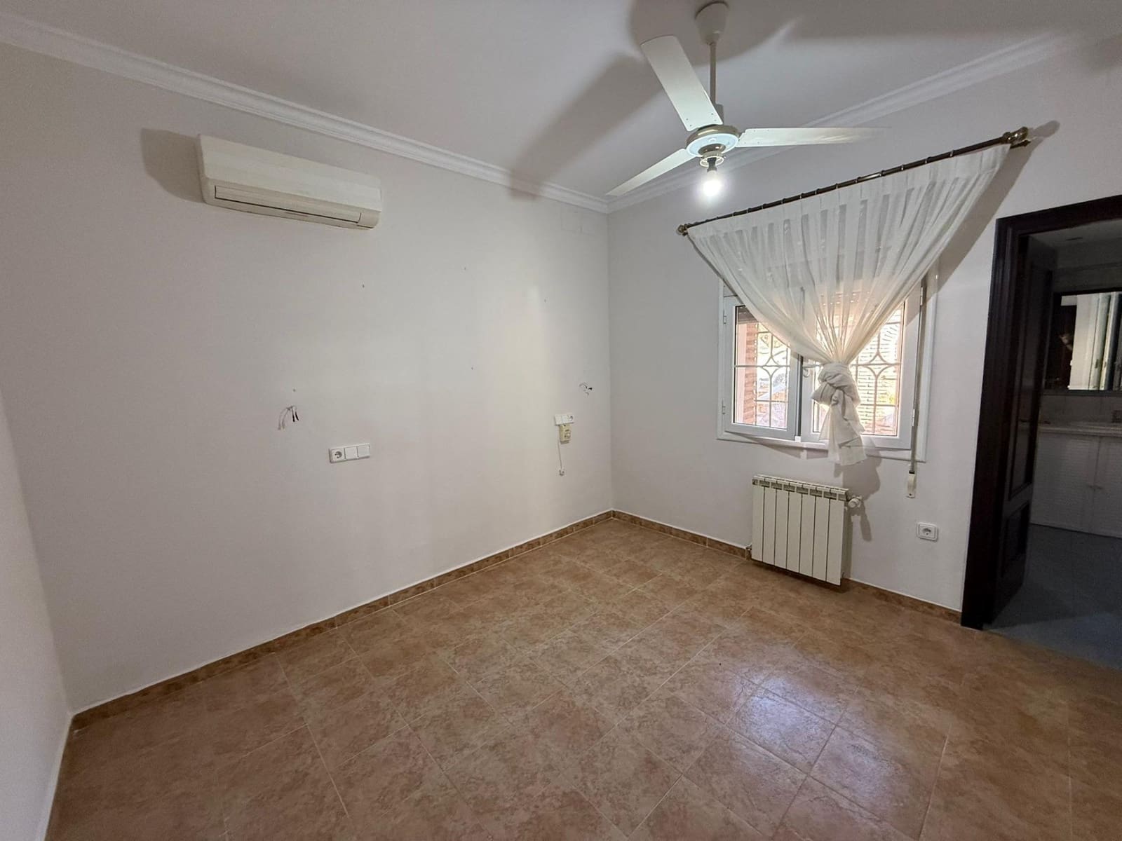 4 sypialnia Willa na sprzedaż w Ecija z basenem garażem - 255 000 € (Ref: 9596249)