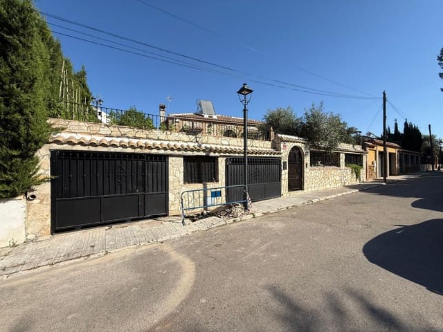 4 sypialnia Willa na sprzedaż w Ecija z basenem garażem - 255 000 € (Ref: 9596249)