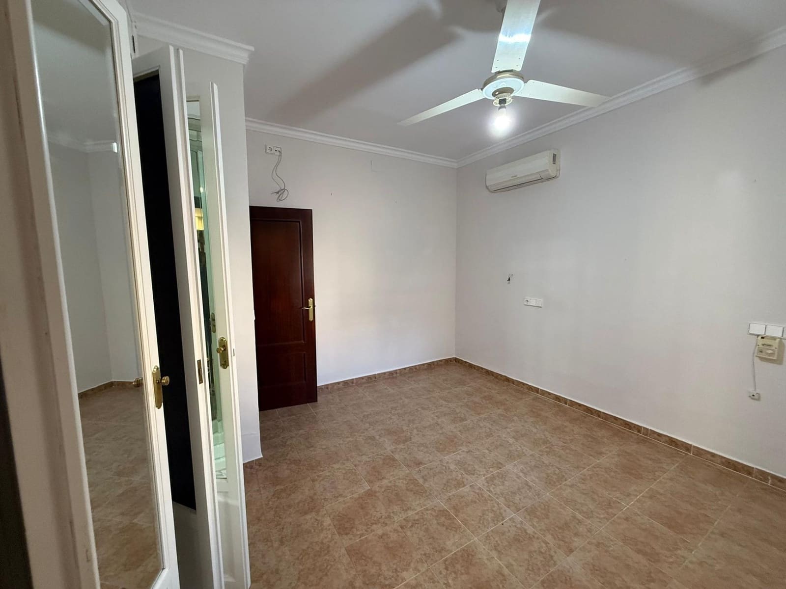 4 sypialnia Willa na sprzedaż w Ecija z basenem garażem - 255 000 € (Ref: 9596249)