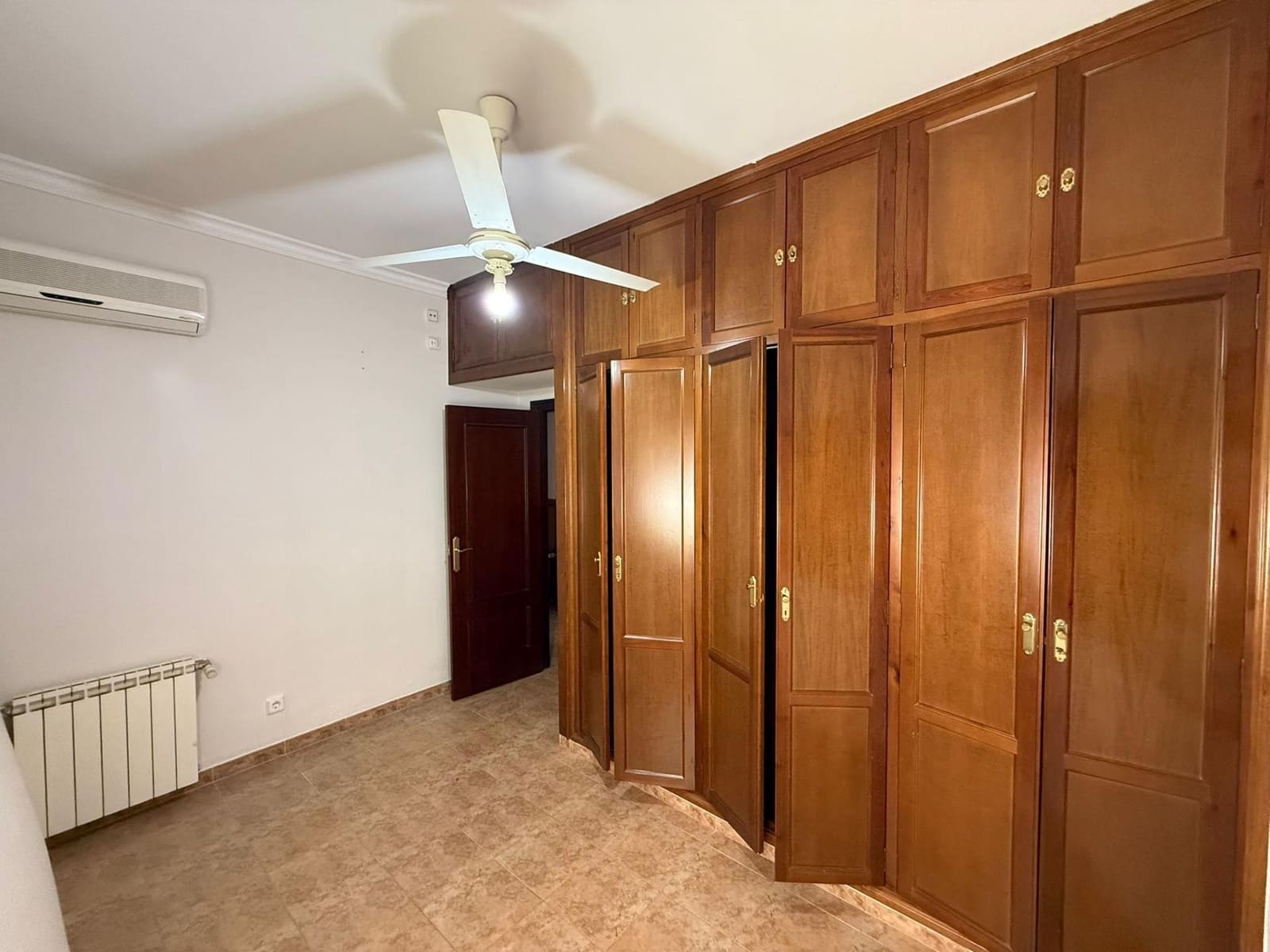 4 sypialnia Willa na sprzedaż w Ecija z basenem garażem - 255 000 € (Ref: 9596249)