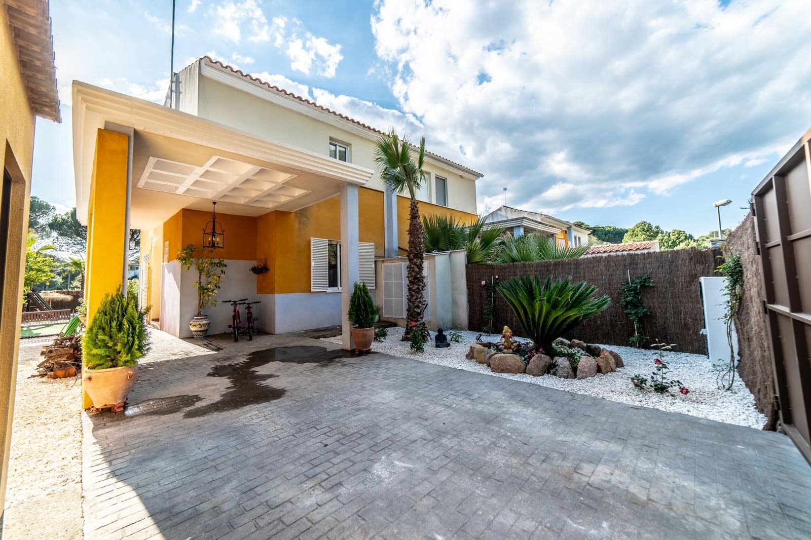 3 bedroom Villa for sale in Cordoba city with pool - € 239,000 (Ref: 9596250)