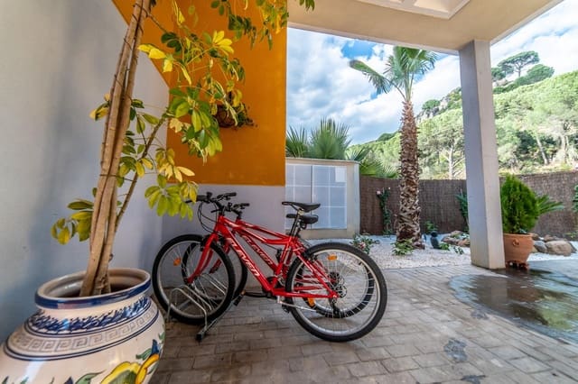 3 bedroom Villa for sale in Córdoba city with pool - € 239,000 (Ref: 9596250)