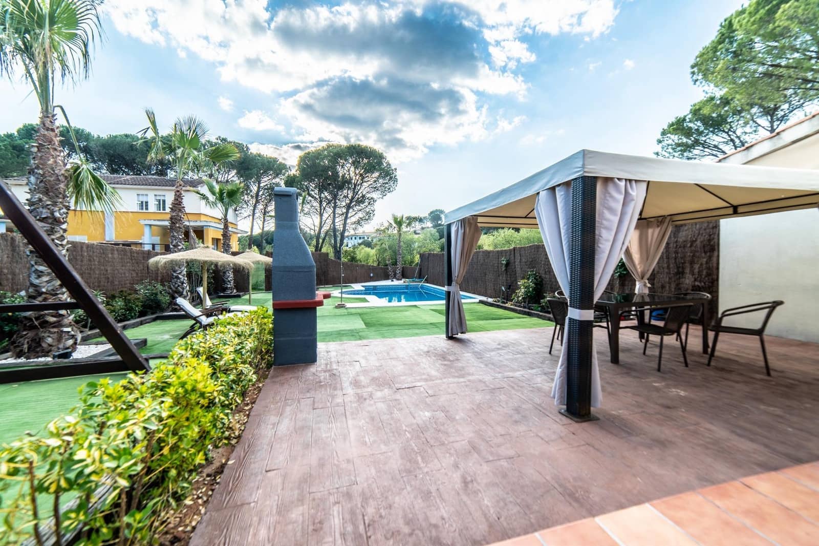 3 bedroom Villa for sale in Cordoba city with pool - € 239,000 (Ref: 9596250)