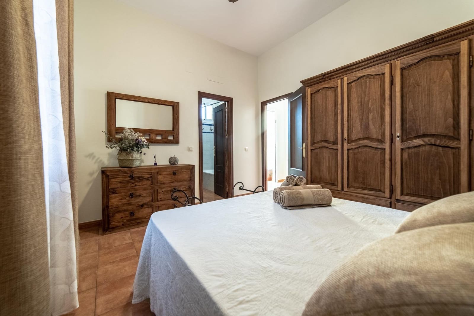 3 bedroom Villa for sale in Cordoba city with pool - € 239,000 (Ref: 9596250)