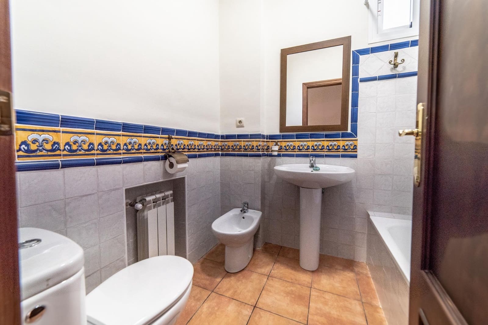 3 bedroom Villa for sale in Cordoba city with pool - € 239,000 (Ref: 9596250)